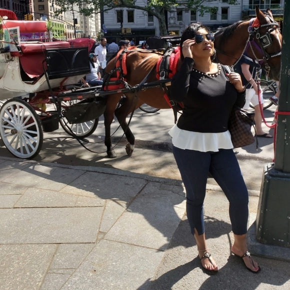 Black and white top - Picture 2 of 5